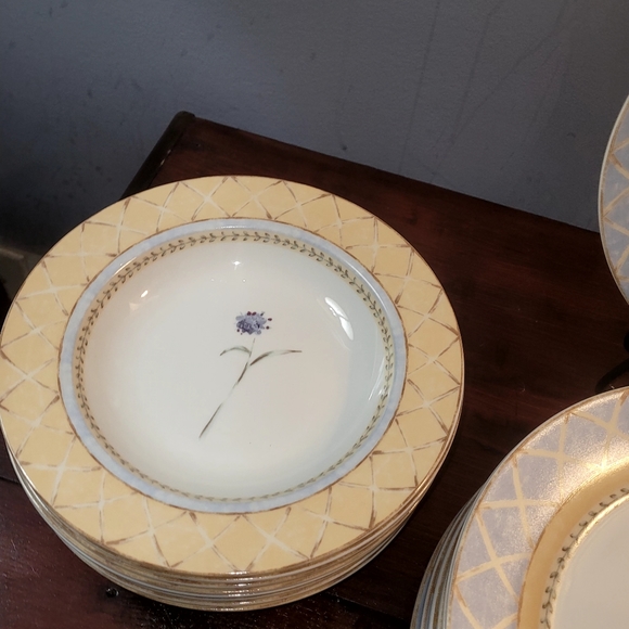 37 Heritage Mint Enchanted Garden China Dishes- great condition - Picture 6 of 7